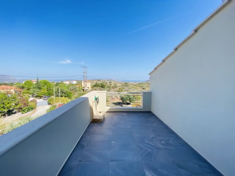 Villa House To Rent in Xirosterni - 81