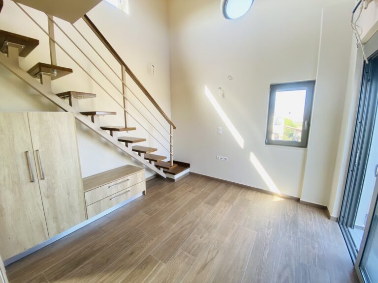 Villa House To Rent in Xirosterni - 82