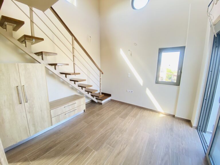 Villa House To Rent in Xirosterni - 83