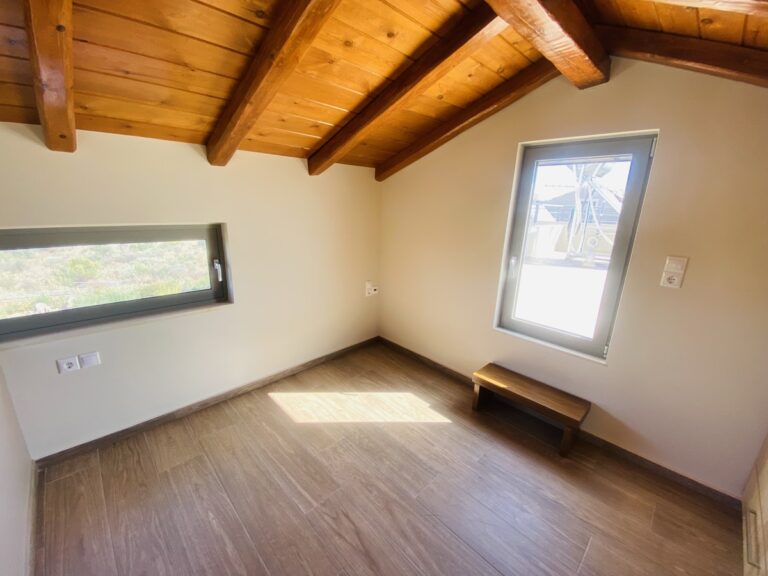 Villa House To Rent in Xirosterni - 85