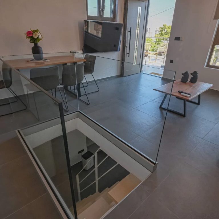Charming Dual Building Property with Pool and Garden For Winter Rent - 1
