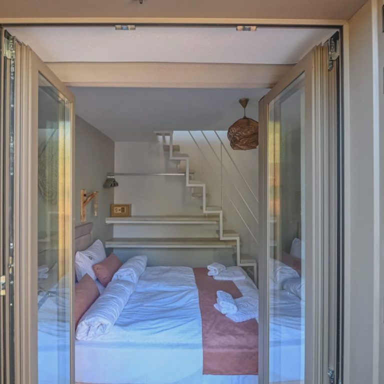 Charming Dual Building Property with Pool and Garden For Winter Rent - 2
