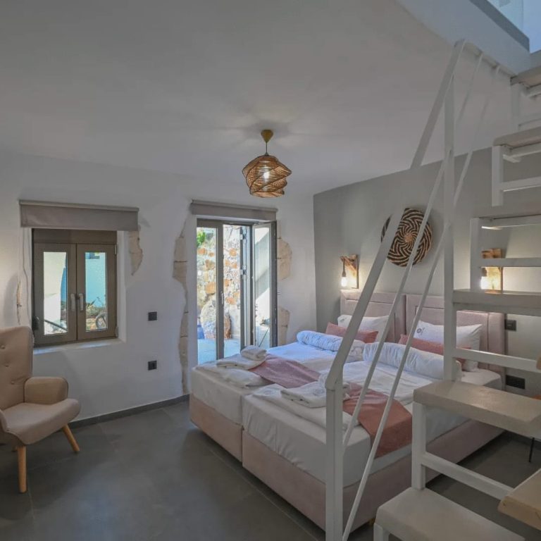 Charming Dual Building Property with Pool and Garden For Winter Rent - 6