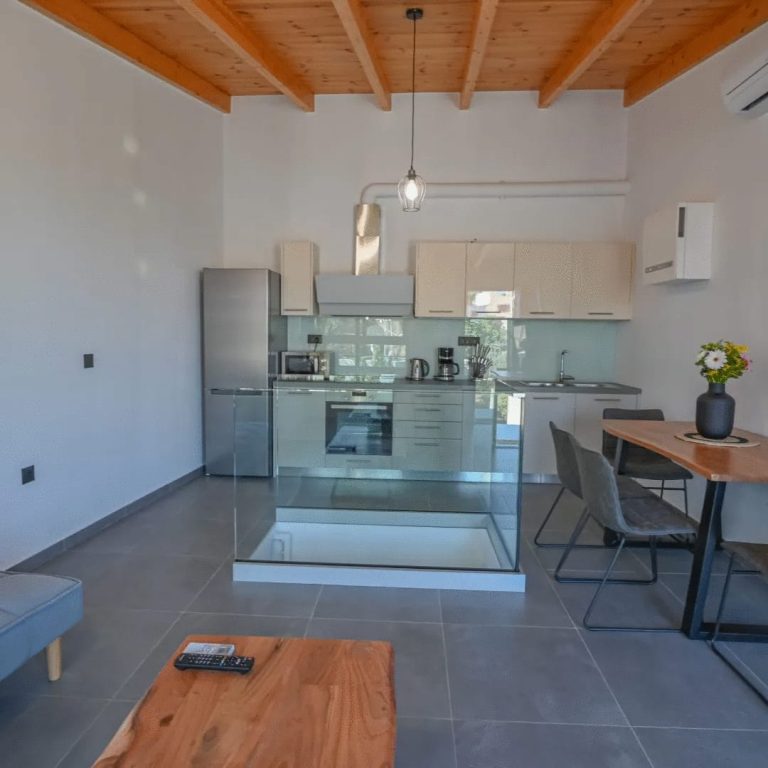 Charming Dual Building Property with Pool and Garden For Winter Rent - 8