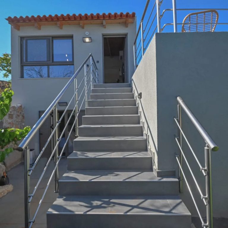 Charming Dual Building Property with Pool and Garden For Winter Rent - 7