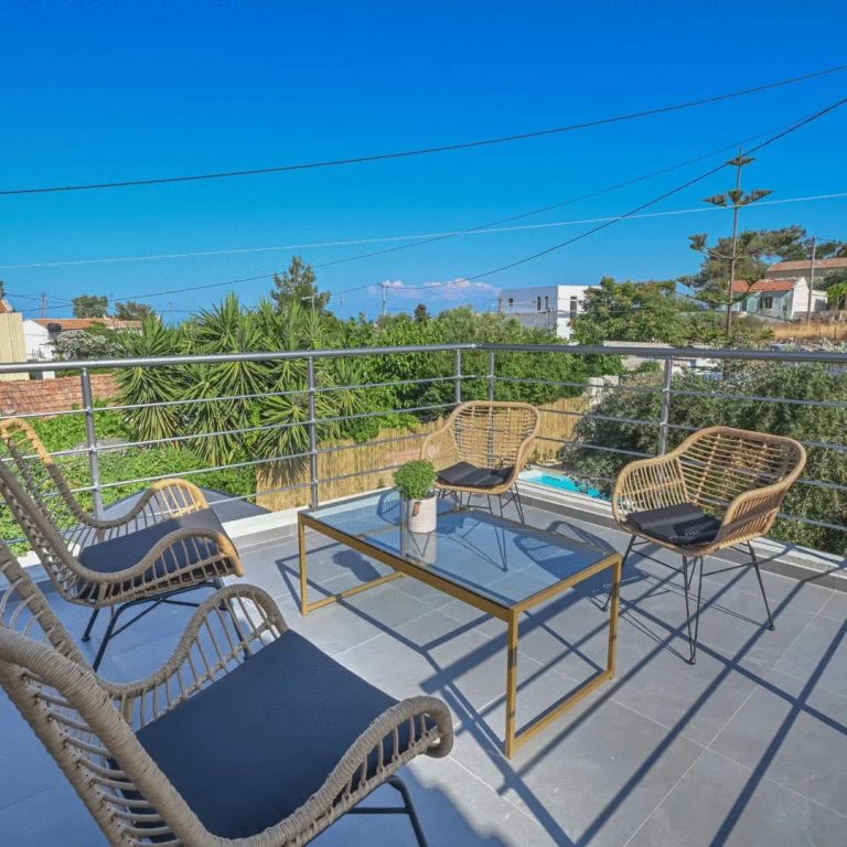 Charming Dual Building Property with Pool and Garden For Winter Rent - 10