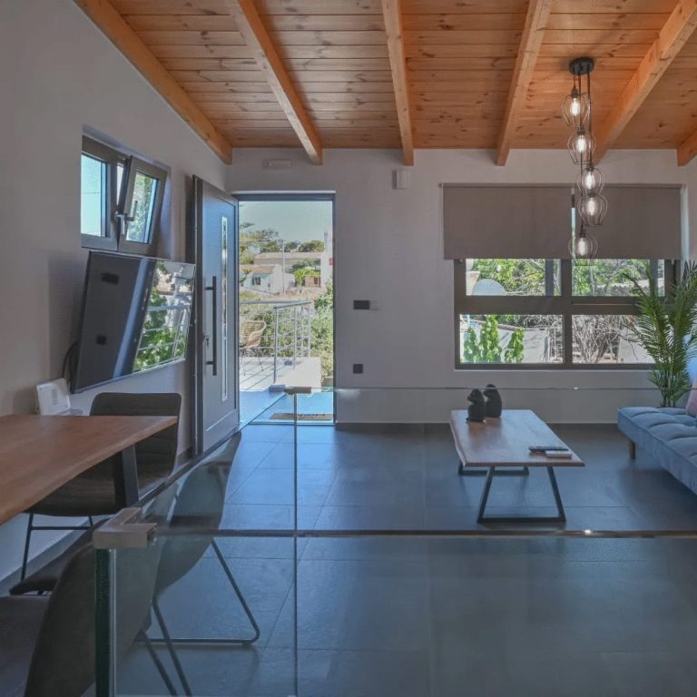 Charming Dual Building Property with Pool and Garden For Winter Rent - 12
