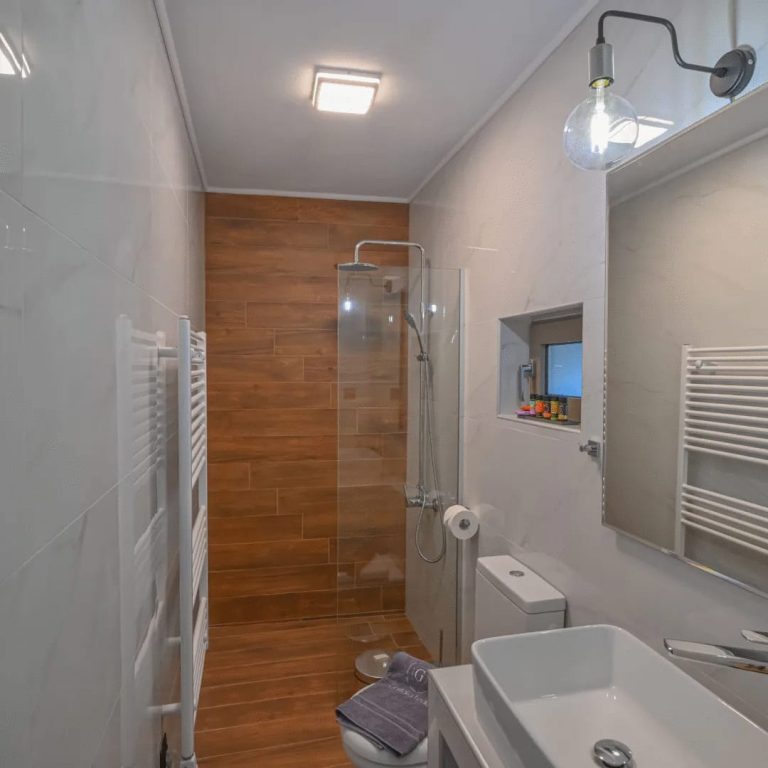Charming Dual Building Property with Pool and Garden For Winter Rent - 13
