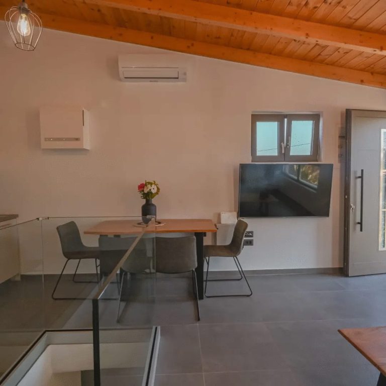Charming Dual Building Property with Pool and Garden For Winter Rent - 16