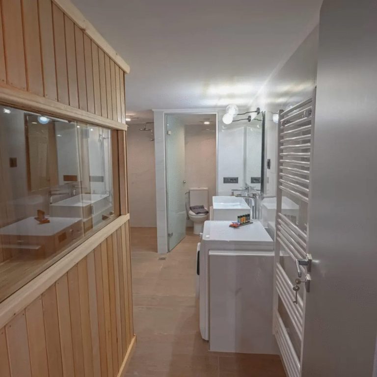 Charming Dual Building Property with Pool and Garden For Winter Rent - 18