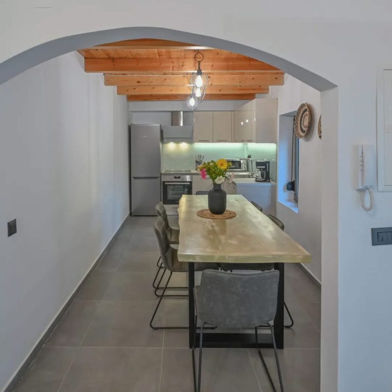 Charming Dual Building Property with Pool and Garden For Winter Rent - 23