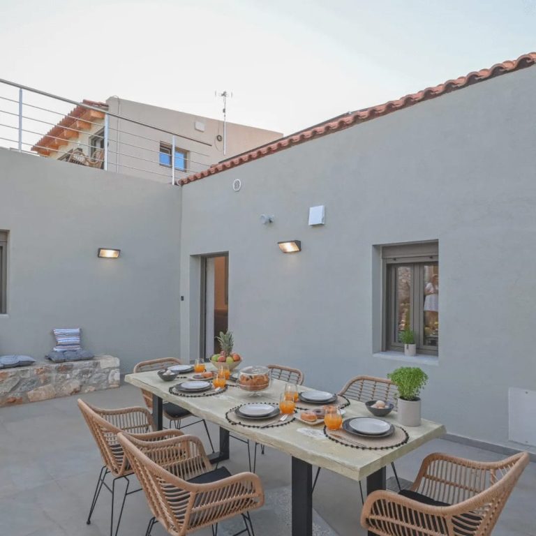 Charming Dual Building Property with Pool and Garden For Winter Rent - 24