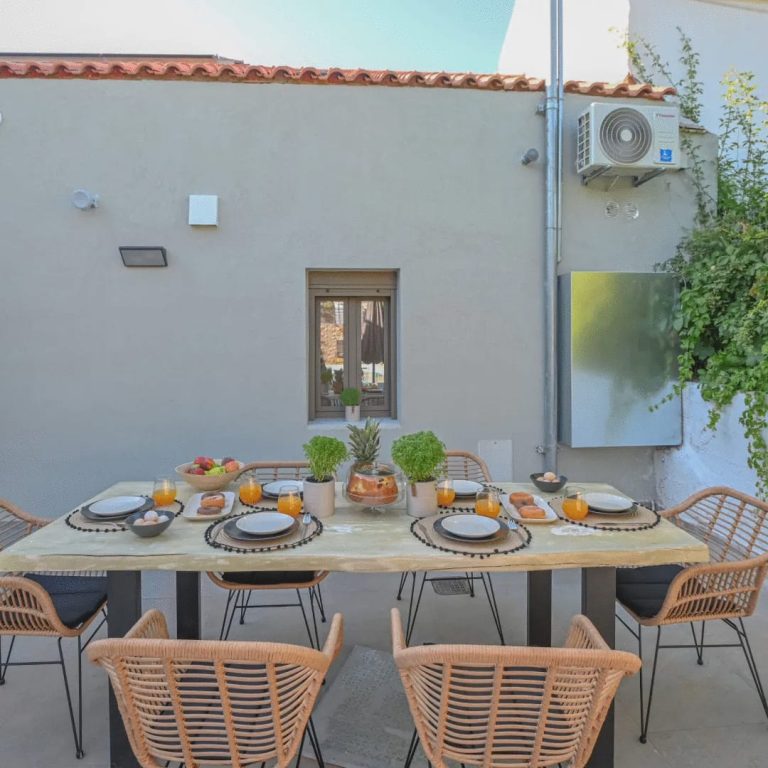 Charming Dual Building Property with Pool and Garden For Winter Rent - 27