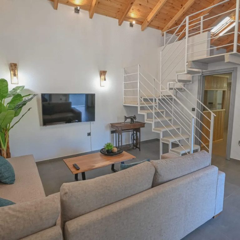 Charming Dual Building Property with Pool and Garden For Winter Rent - 30