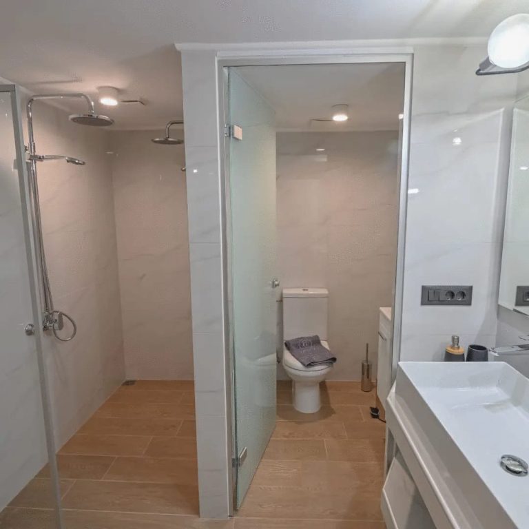 Charming Dual Building Property with Pool and Garden For Winter Rent - 34