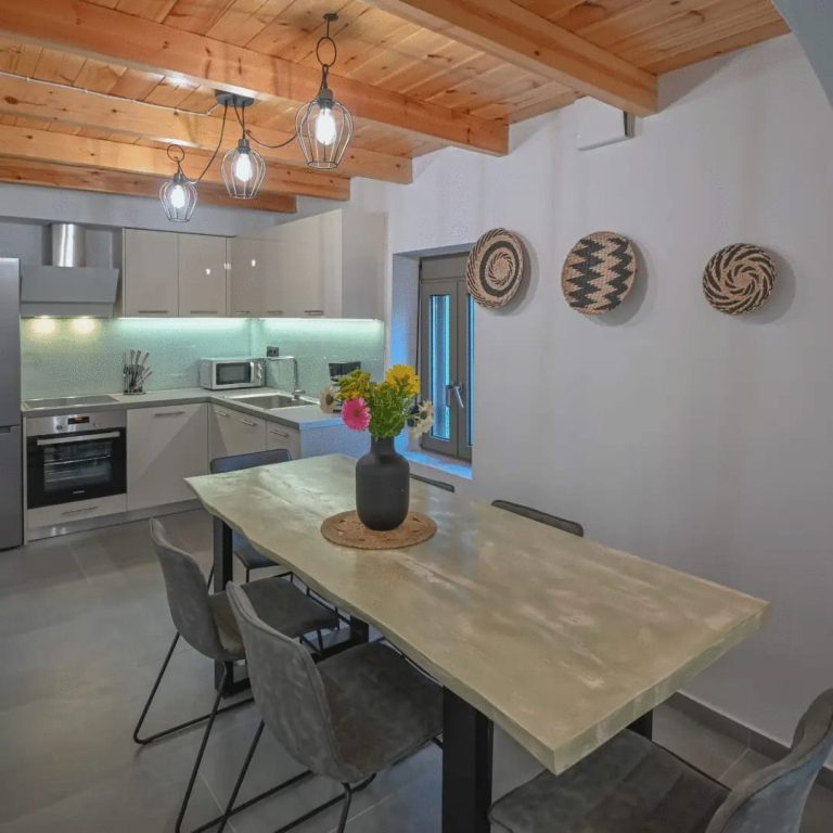 Charming Dual Building Property with Pool and Garden For Winter Rent - 35