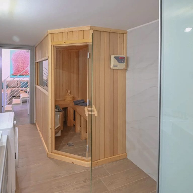 Charming Dual Building Property with Pool and Garden For Winter Rent - 37