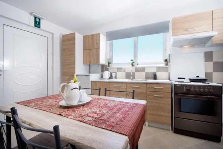 2 Properties Available For Long Term Rental - 4