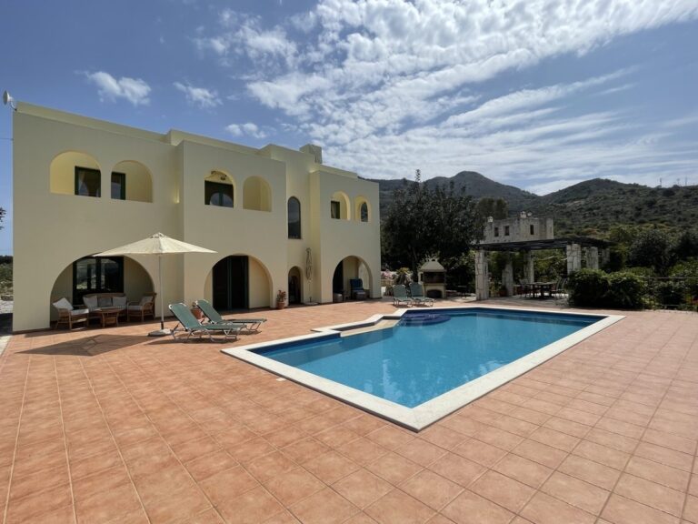 This 4‑bedroom detached villa For Winter Rental - 1