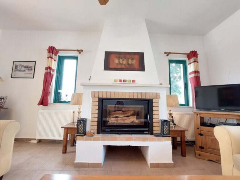 This 4‑bedroom detached villa For Winter Rental - 11