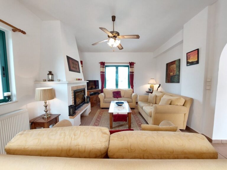 This 4‑bedroom detached villa For Winter Rental - 5