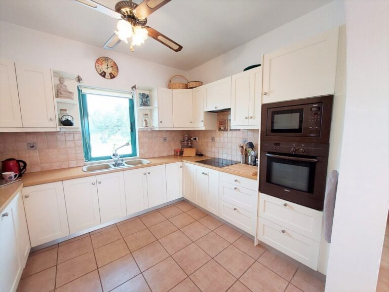 This 4‑bedroom detached villa For Winter Rental - 7