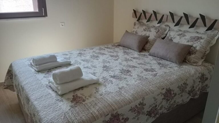 1 bd Apartment For Long Term Rent in Vafes - 4