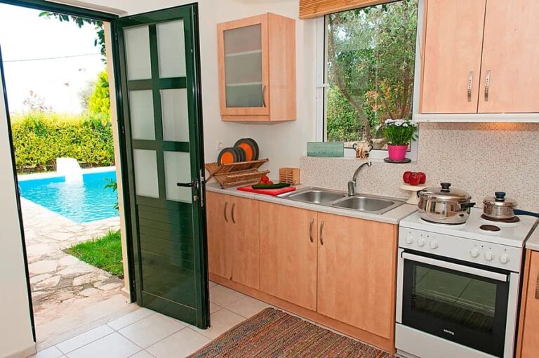 Holiday Home with Private Pool Near Lake Kournas - 11